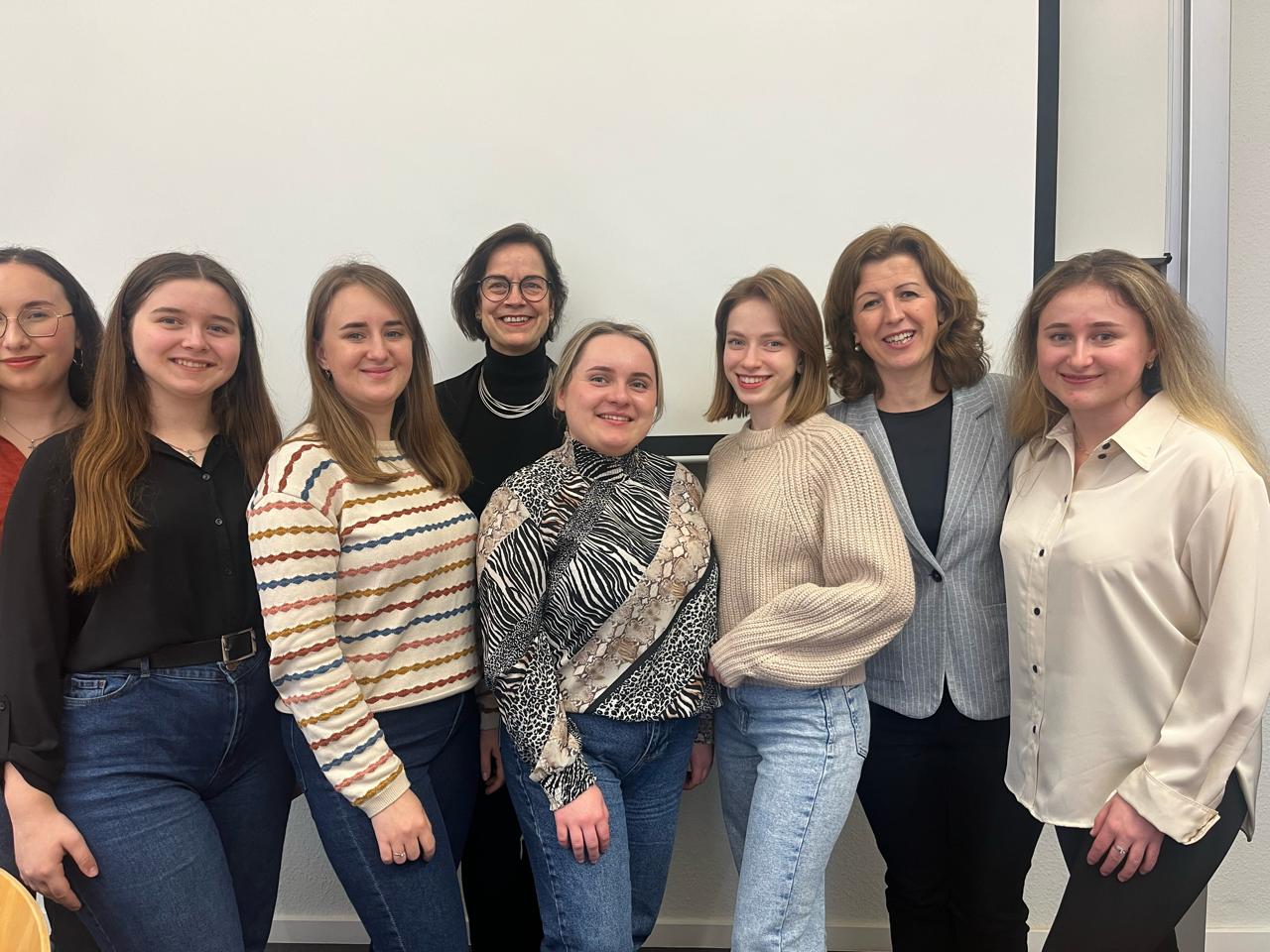 З організаторкою весняної школи проф. Uta Seewald-Heeg З організаторкою весняної школи проф. Uta Seewald-Heeg